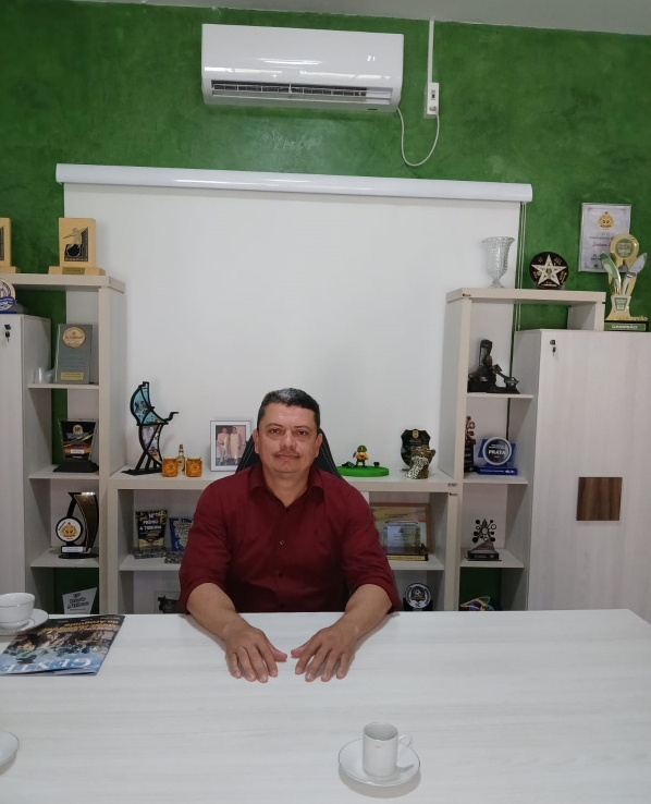 Prefeito Luciano Costa assina ordem de serviço para execução de microrrevestimento asfáltico em Pontal do Araguaia.